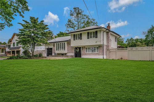 16 Graystone Dr, East Northport, NY, 11731-4405 | Card Image