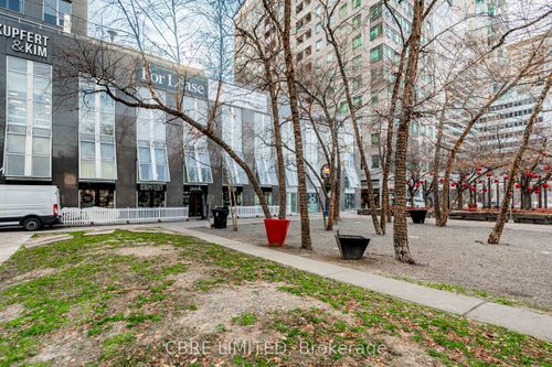 100 Bloor Street W, Toronto, ON, M5S3L3 | Card Image