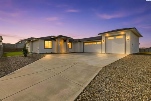 7101 W 34th Pl, Kennewick, WA, 99338-5667 | Card Image
