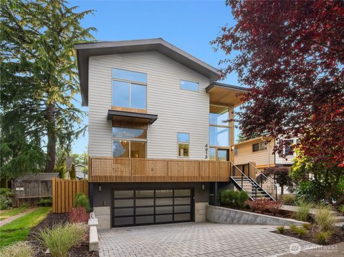 4615 2nd Ave Ne, Seattle, WA, 98105-4809 | Card Image