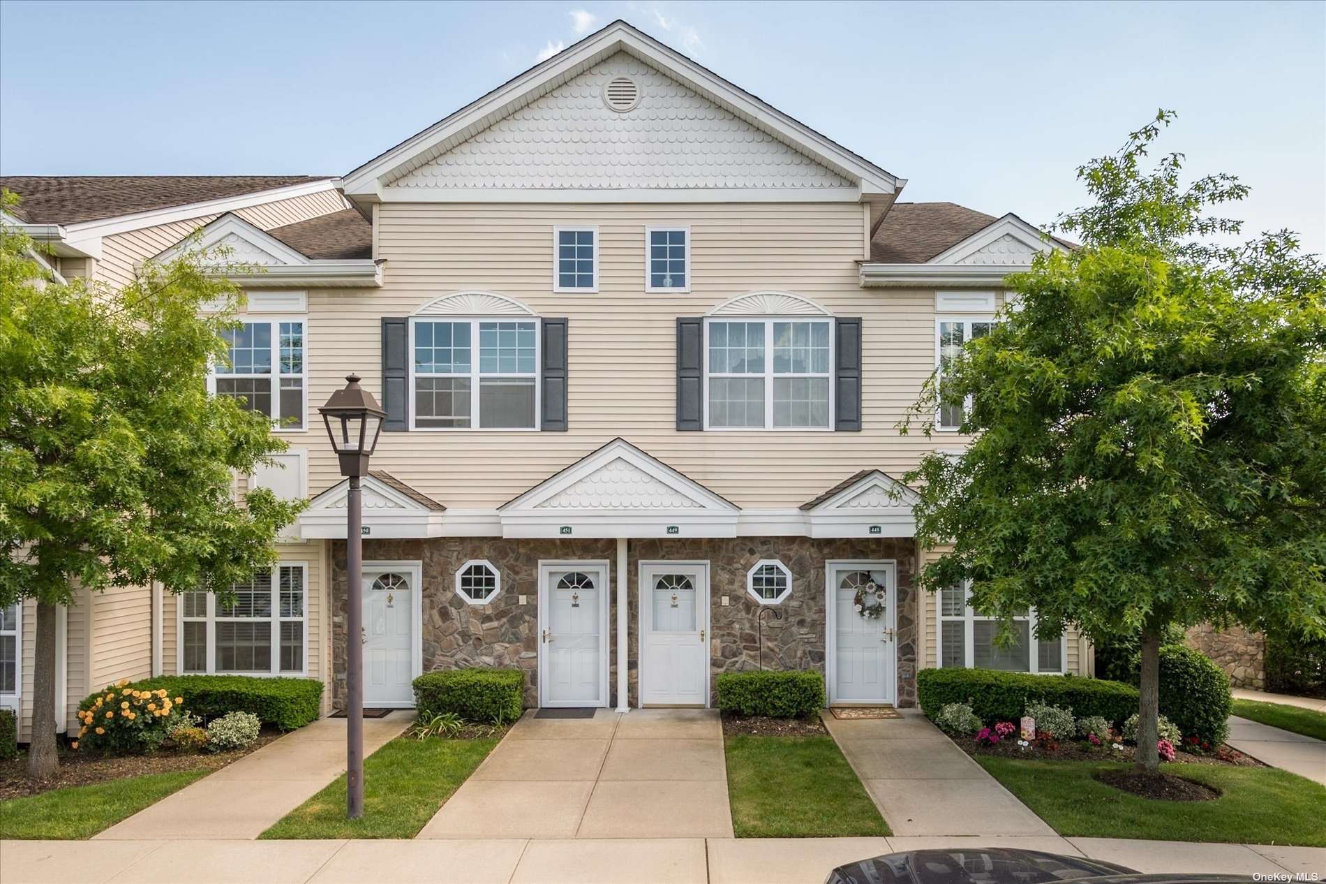 Winter Pl, East Meadow, NY 11554