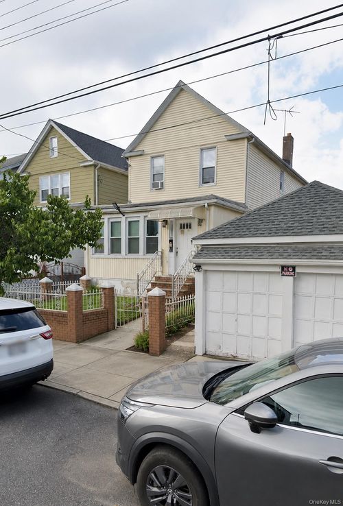 10712 116th St, South Richmond Hill, NY, 11419-2612 | Card Image