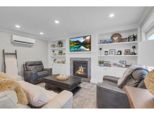 8168 132a Street, Surrey, BC, V3W8Y6 | Card Image