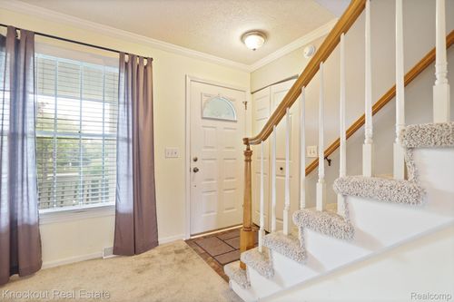 622 W Schleier St, Frankenmuth, MI, 48734-1060 | Card Image