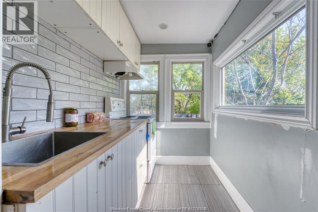 Commercial Sale in Windsor 5