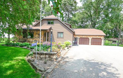 17709 185th Street, Manchester, IA, 52057 | Card Image