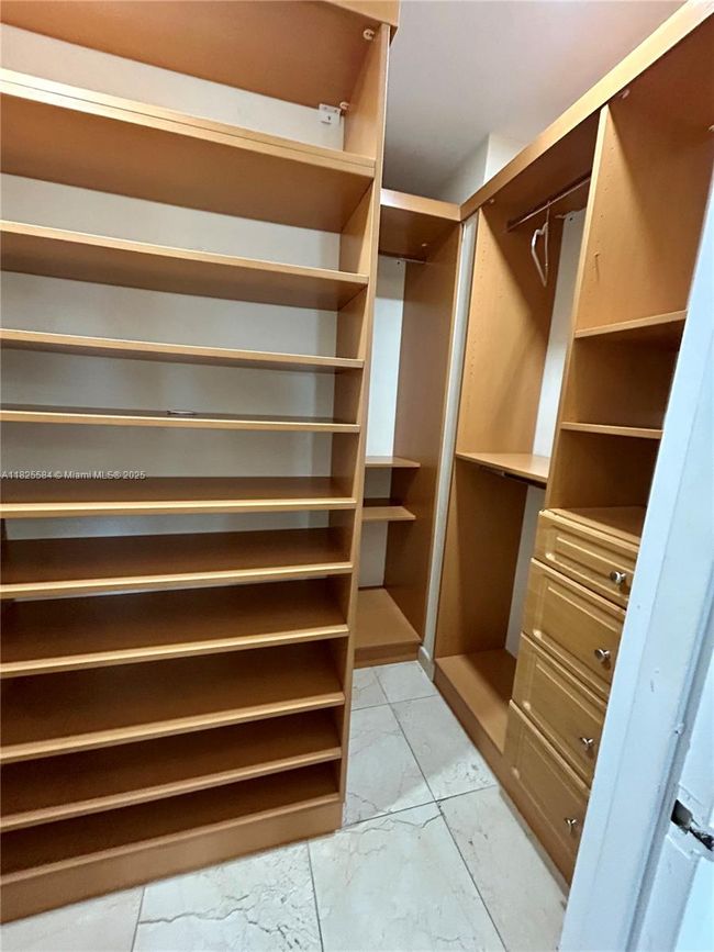 APT-514 - 5401 Collins Ave, Condo with 1 bedrooms, 2 bathrooms and null parking in Miami Beach FL | Image 32