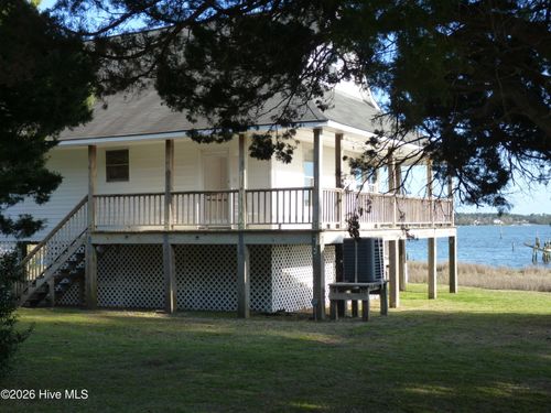 210 Shore Rd, Newport, NC, 28570-6082 | Card Image