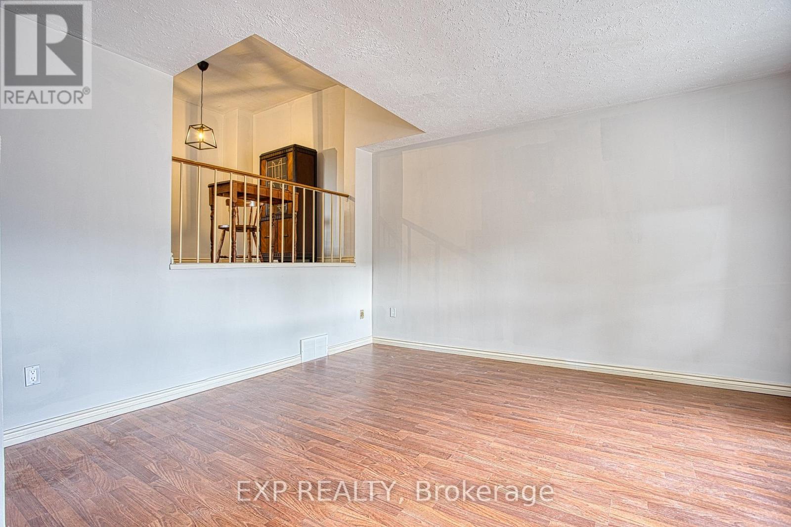 Residential in Grimsby (Grimsby Beach) 5