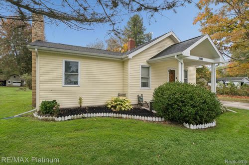 2497 Wayburn Ave, Mount Morris, MI, 48458-8203 | Card Image
