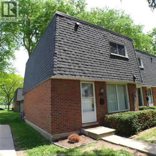 11-222 Victoria Street S, Amherstburg, ON, N9V2K5 | Card Image