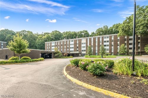 501-3068 Kent Rd, Stow, OH, 44224-4489 | Card Image