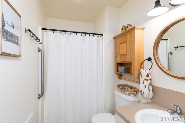 Downstairs Bathroom #1 | Image 26