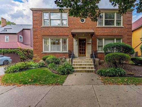 1w-1038 Superior St, Oak Park, IL, 60302-1825 | Card Image