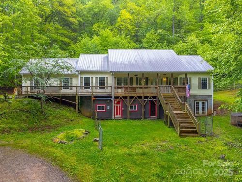 910 Hannah Mountain Rd, Otto, NC, 28763-9416 | Card Image