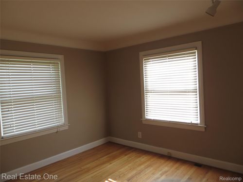 2469 Auburn Rd, Shelby Township, MI, 48317-3901 | Card Image