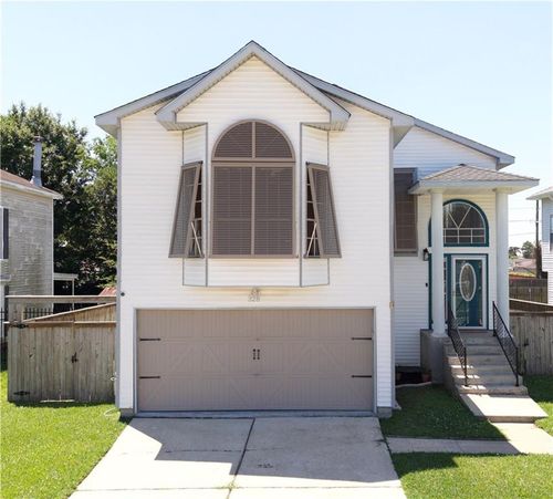 328 Southwood Dr, Gretna, LA, 70056-7867 | Card Image