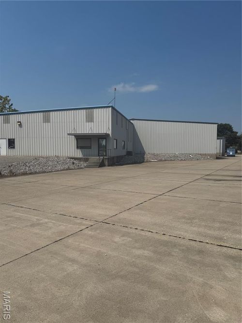 300 Matthews Ln, Sikeston, MO, 63801-5324 | Card Image