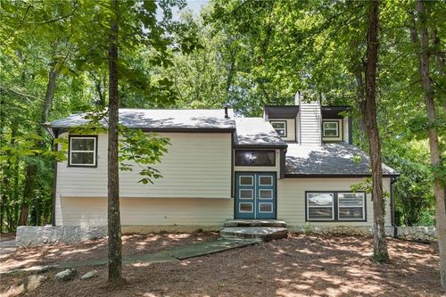 671 Lost Creek Cir, Stone Mountain, GA, 30088-2102 | Card Image