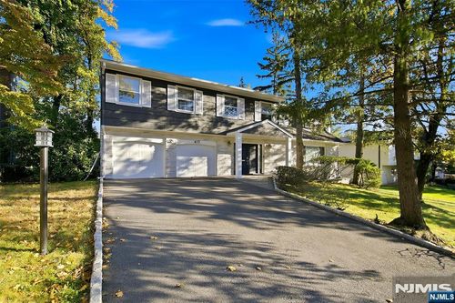 437 Summit St, Englewood Cliffs, NJ, 07632-1715 | Card Image