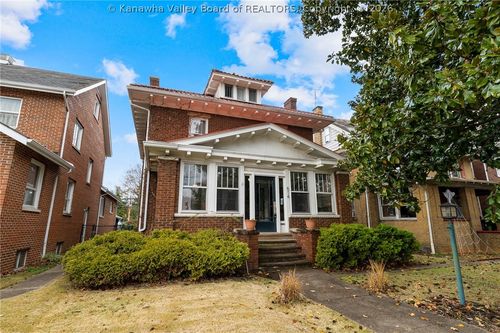 514 9th Ave, Huntington, WV, 25701-2715 | Card Image