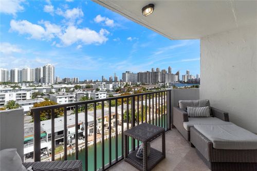 904-3703 Ne 166th St, North Miami Beach, FL, 33160-3883 | Card Image