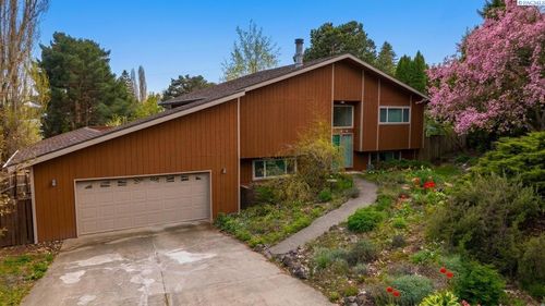 135 Nw Robert St, Pullman, WA, 99163-3634 | Card Image