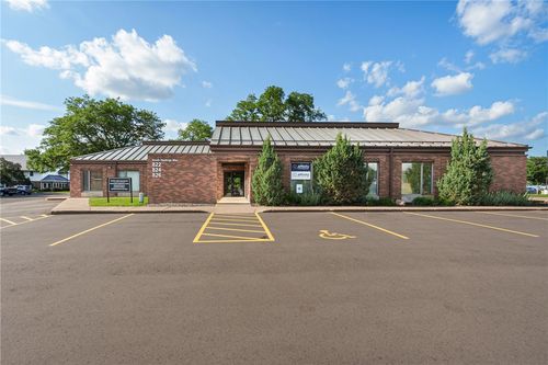 824 S Hastings Way, Eau Claire, WI, 54701-3426 | Card Image