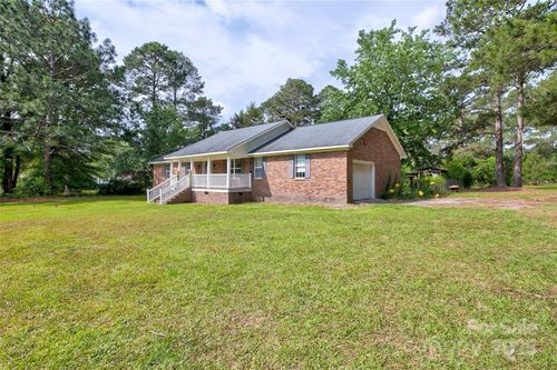 589 White Pines Cir, Camden, SC, 29020-9010 | Card Image