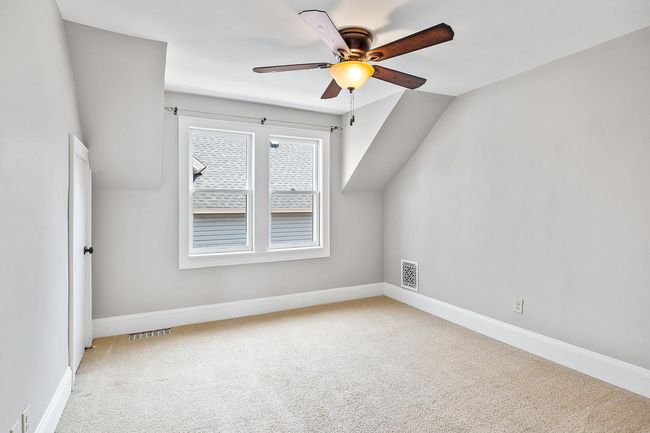 Middle Bedroom | Image 17