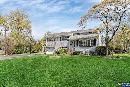 542 Nagle St, Ridgewood, NJ, 07450-1915 | Card Image