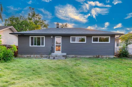 2231 40 St Se, Calgary, AB, T2B1B8 | Card Image