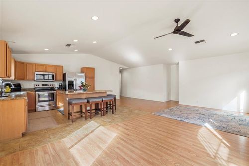 27 Nokekula St, Wailuku, HI, 96793-8348 | Card Image