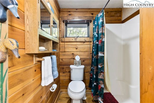 Main Floor Bathroom | Image 20