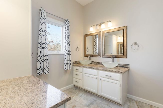Master Bathroom | Image 16