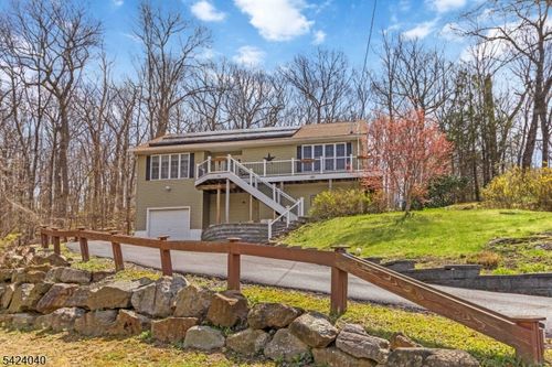 56 Minnisink Rd, Lake Hopatcong, NJ, 07849-2088 | Card Image