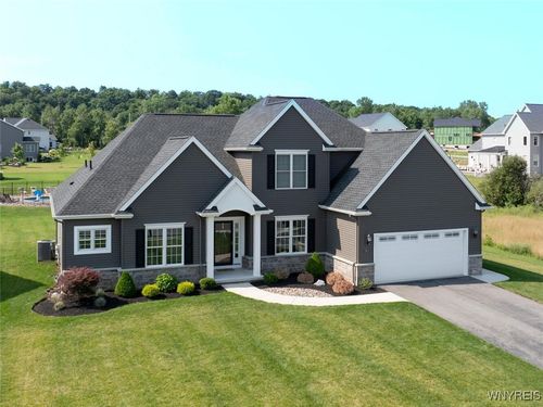7 Kestrel Ct, Orchard Park, NY, 14127 | Card Image