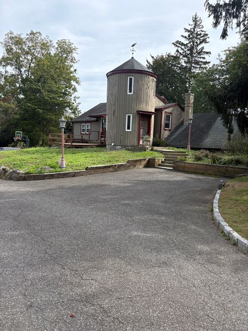 40 Maple Ave N, Westport, CT, 06880-4165 | Card Image