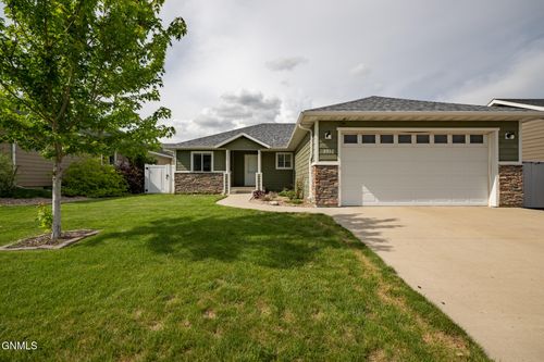 2010 23rd St W, Williston, ND, 58801-2519 | Card Image