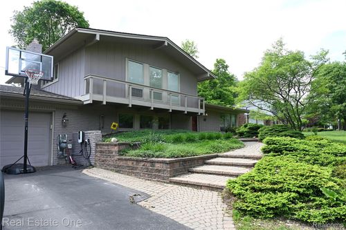 5382 Van Ness Dr, Bloomfield Hills, MI, 48302-2668 | Card Image