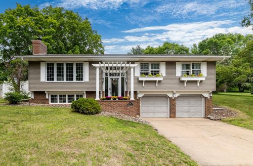 816 Bartosh Ln, River Falls, WI, 54022-2802 | Card Image