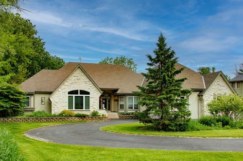 827 E Lakeview Road, HUSTISFORD, WI, 53034 | Card Image