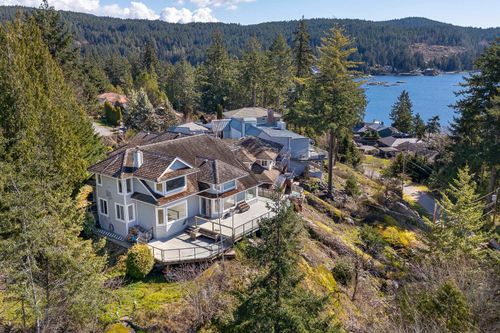 9219 Regal Rd, Halfmoon Bay, BC, V7Z1B4 | Card Image
