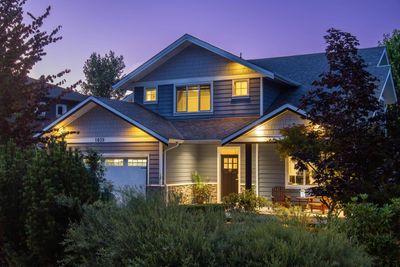 1039 Jay Cres, House other with 5 bedrooms, 3 bathrooms and 4 parking in Squamish BC | Image 1