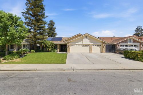 5702 Stageline Drive, Bakersfield, CA, 93312 | Card Image
