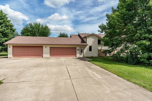 2379 Circle Dr, Belvidere, IL, 61008-7469 | Card Image