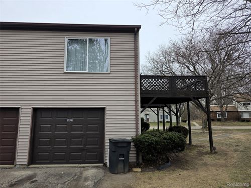 1077 Green Meadows Dr, Grand Blanc, MI, 48439-8903 | Card Image