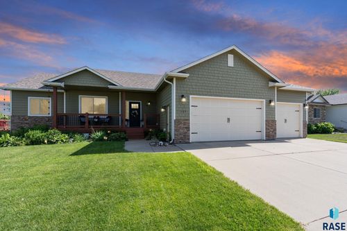 1409 W Creekside Dr, Brandon, SD, 57005-2594 | Card Image