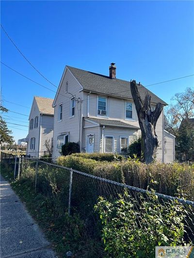 602 Somerset Street, House other with 3 bedrooms, 1 bathrooms and null parking in New Brunswick NJ | Image 2