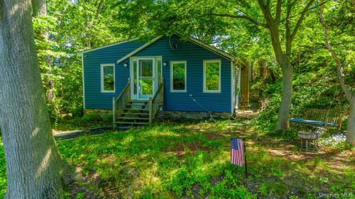 8 Towle Pl, Glen Cove, NY, 11542-3469 | Card Image